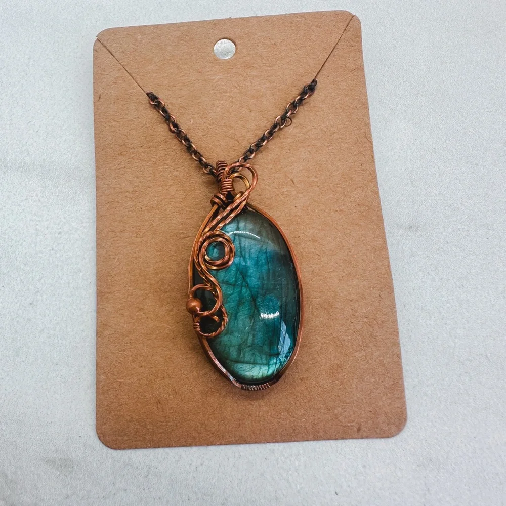 Labradorite wire wrapped necklace - Picture 2 of 3